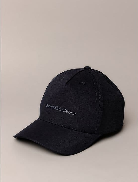 Boné Masculino de Sarja Aba Curva Estampa Logo em Silk Calvin Klein Jeans - Marinho Boné Masculino de Sarja Aba Curva Estampa Logo em Silk Calvin