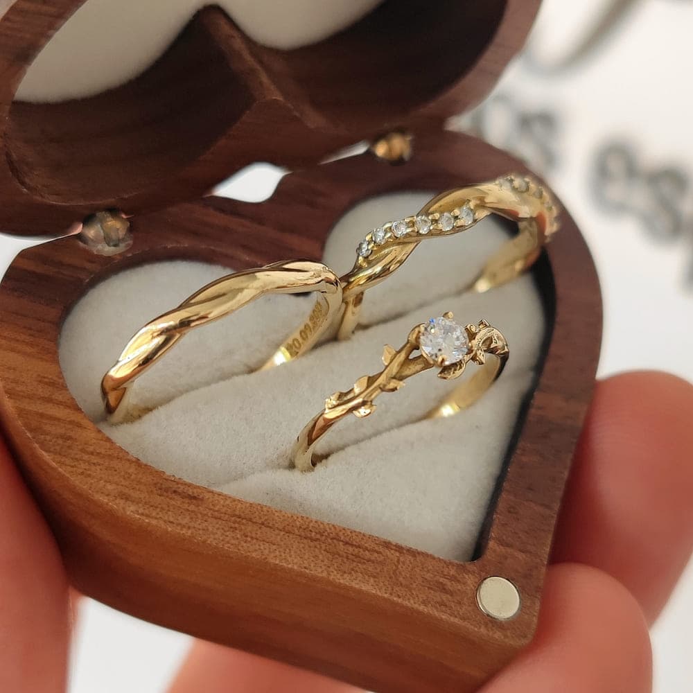 Conjunto Alianças Mod Enrrolado 3mm + Anel Poesia